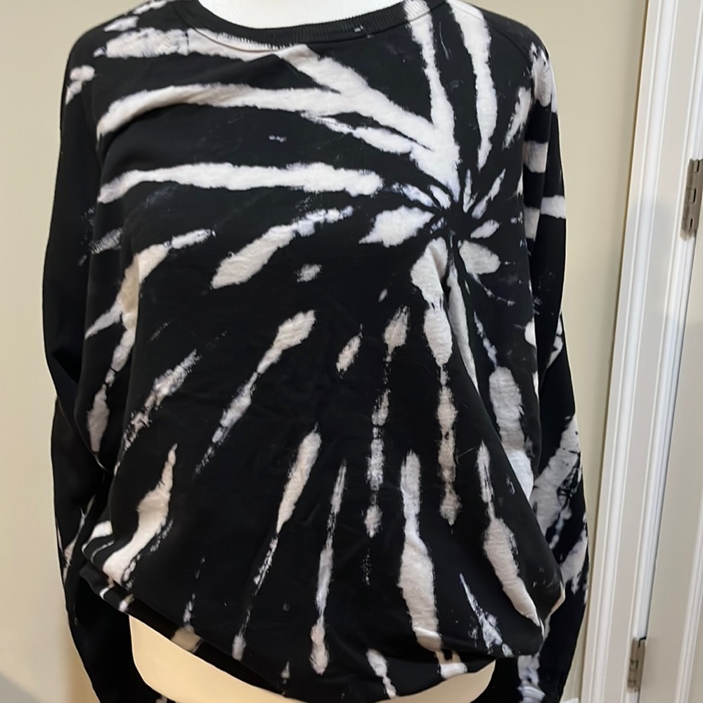 Lovestitch sweatshirt. Size M
